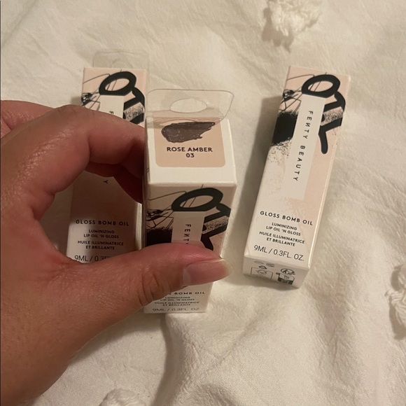 Fenty Beauty Gloss Bomb Oil Trio - Frosted Bunz, Rose Amber, Miss Jellyfish - Picture 4 of 7